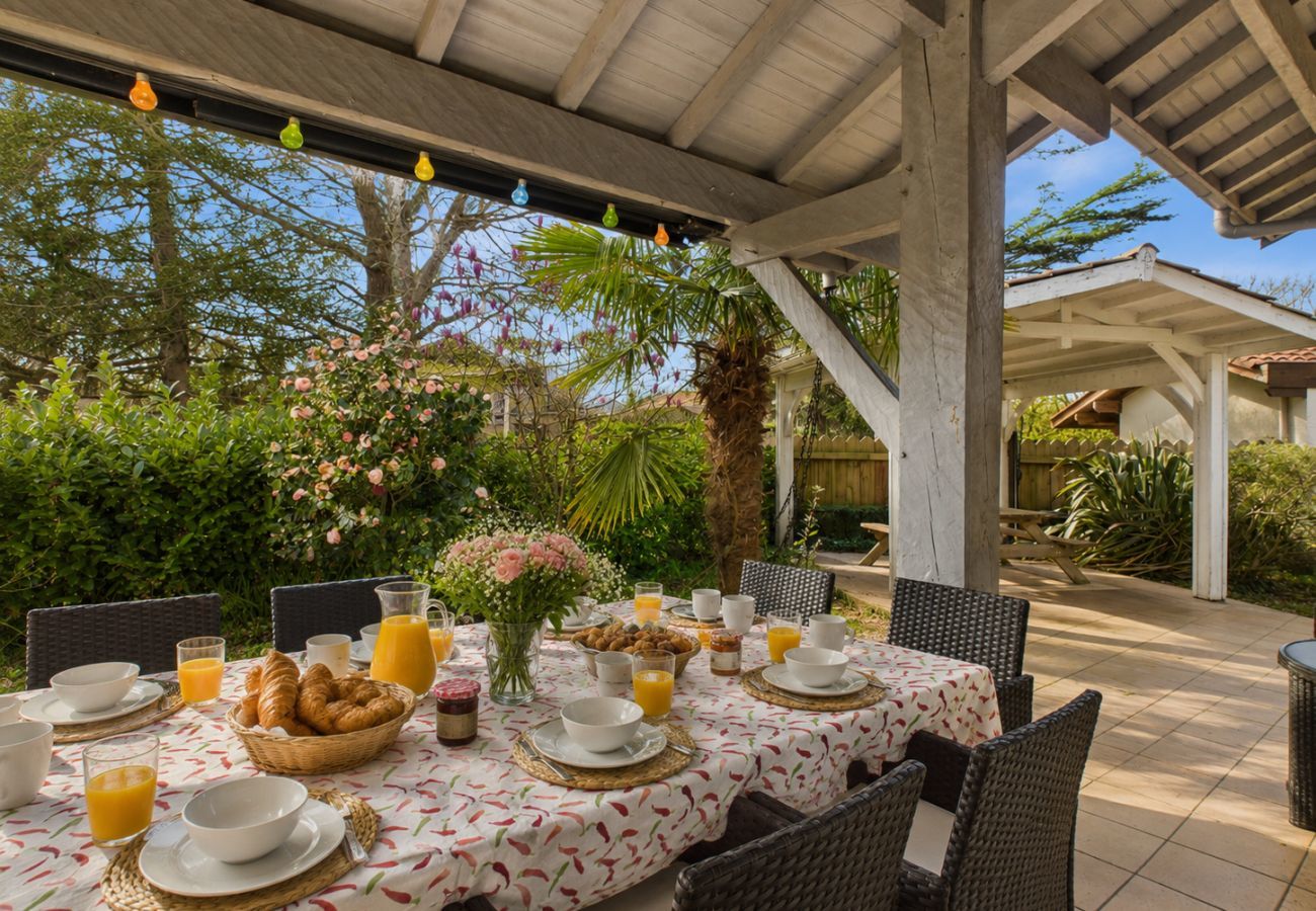 Maison à Andernos-les-Bains - Jolie maison familiale avec jardin pour 6 