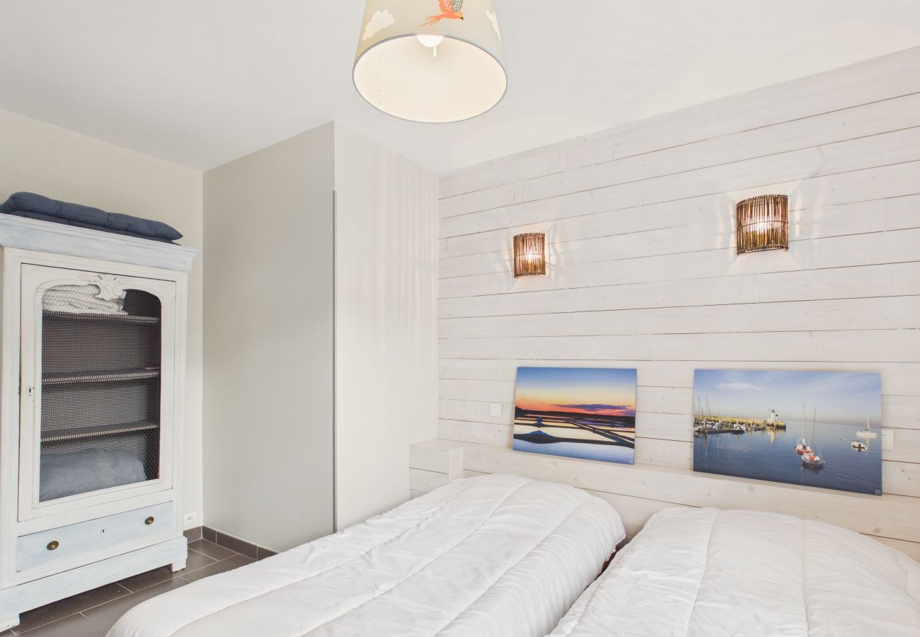 Maison à Ars-en-Ré - Séjour pour 8, jardin, proche marais salants