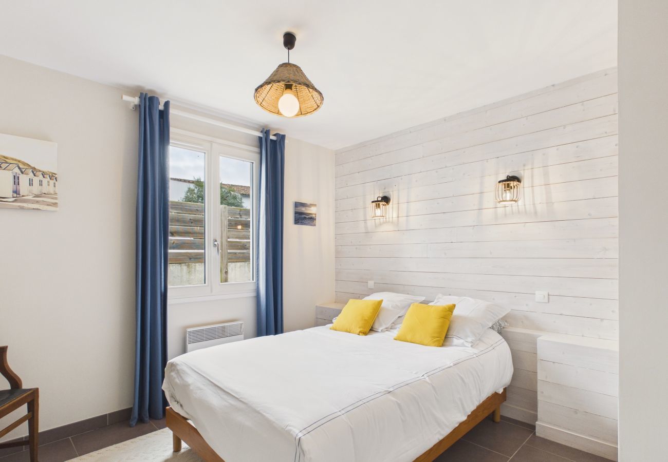 Maison à Ars-en-Ré - Séjour pour 8, jardin, proche marais salants