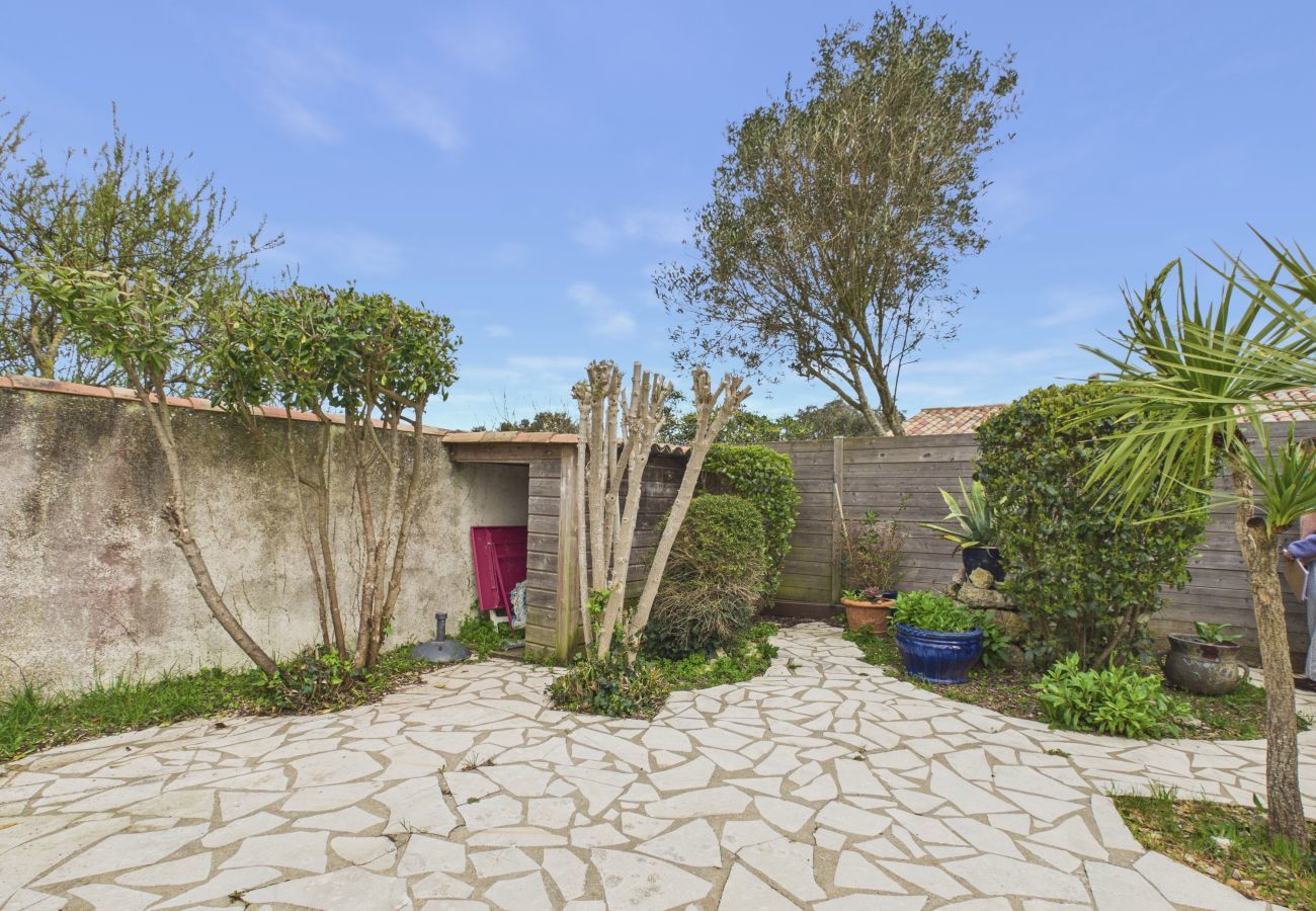 Maison à Ars-en-Ré - Séjour pour 8, jardin, proche marais salants