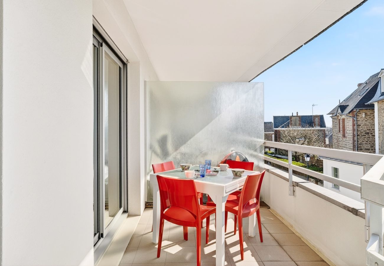 Appartement à Dinard - Séjour pour 4 à 500 m de la plage