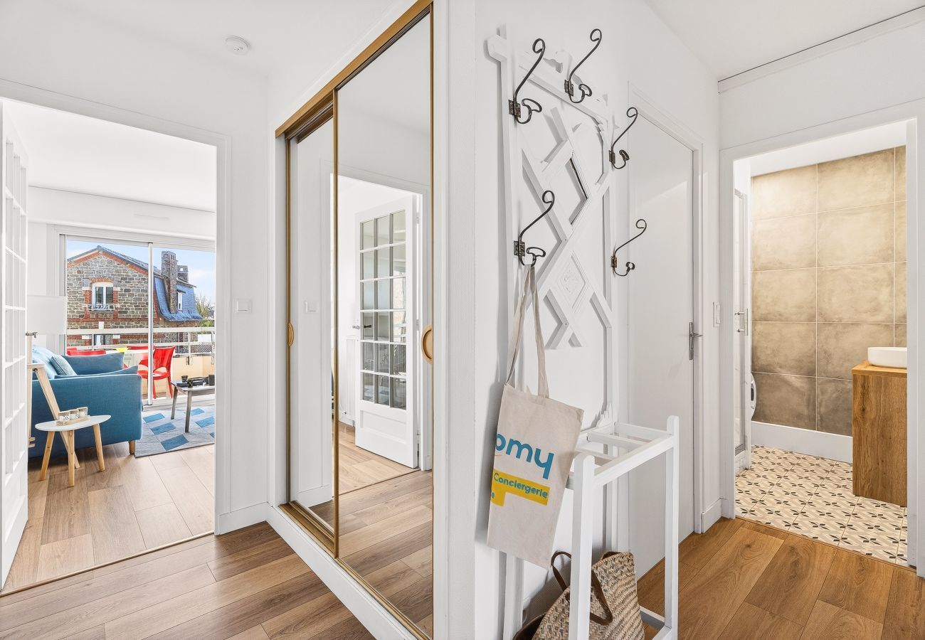 Appartement à Dinard - Séjour pour 4 à 500 m de la plage