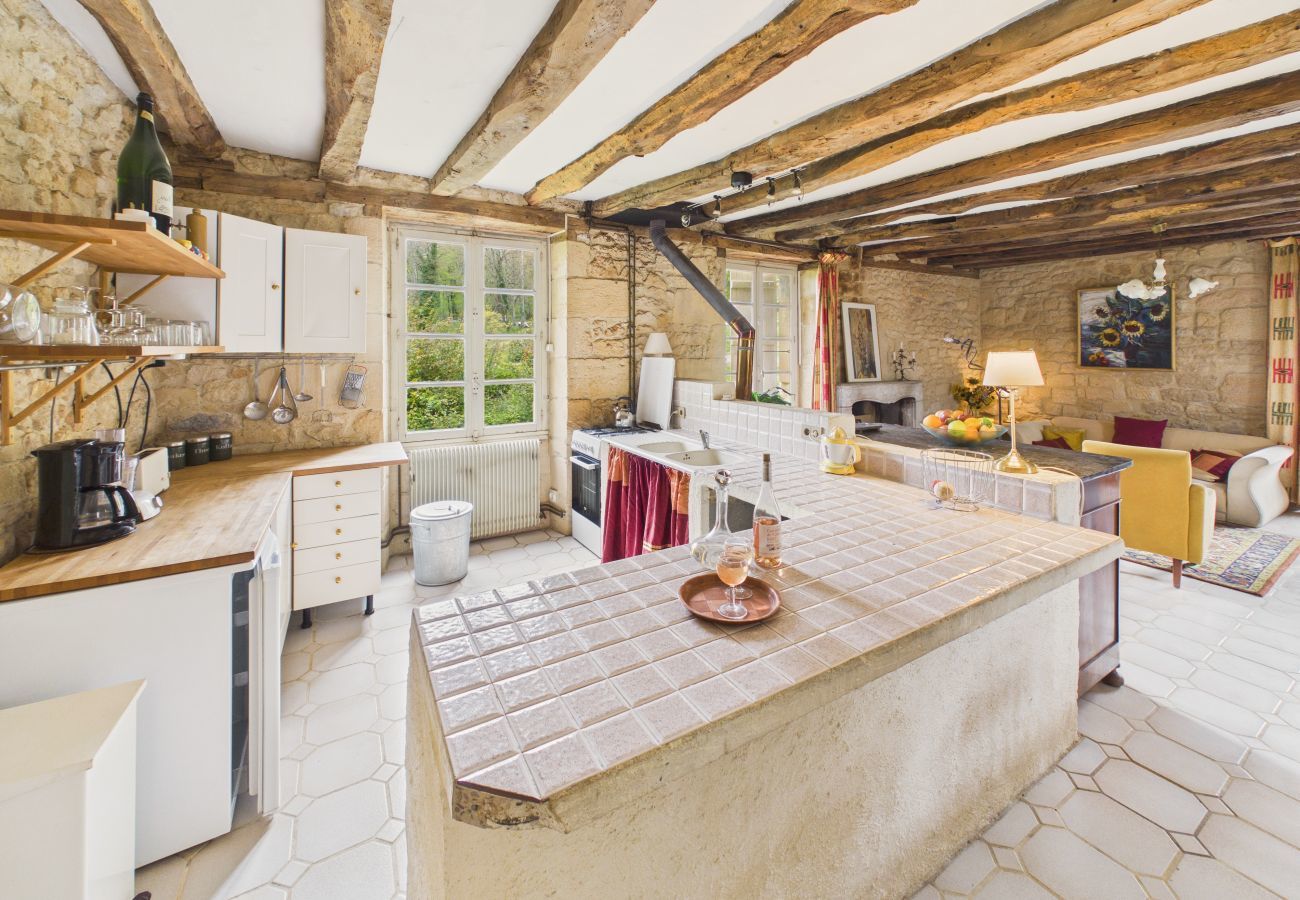 Gîte Rural à Fanlac - Le Pigeonnier, maison authentique pour 5 