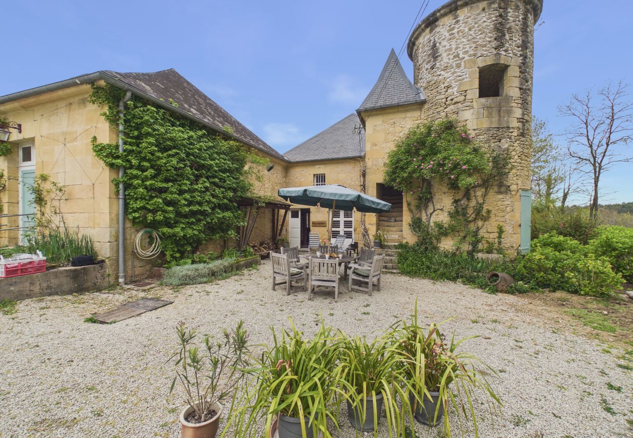 Gîte Rural à Fanlac - Le Pigeonnier, maison authentique pour 5 