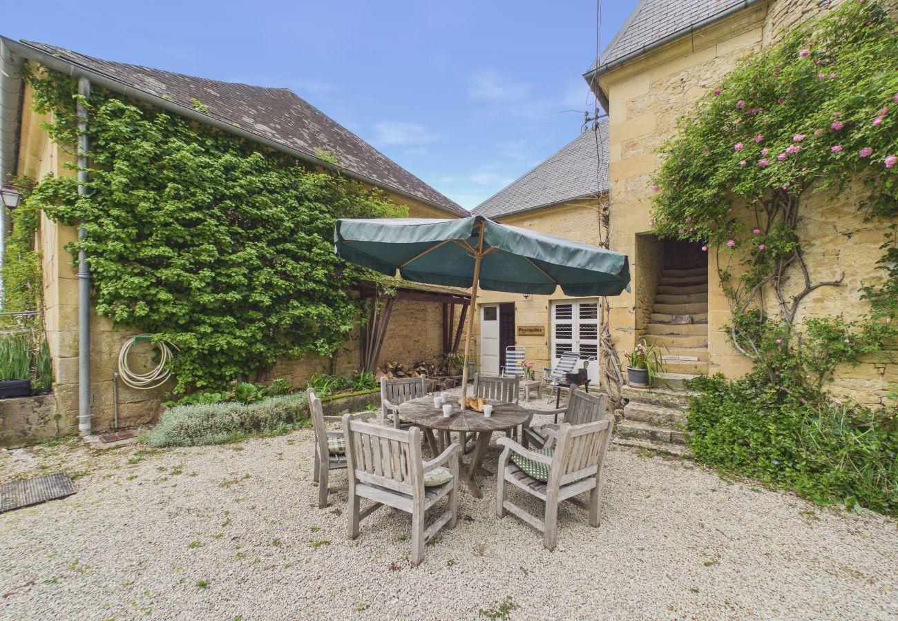 Gîte Rural à Fanlac - Le Pigeonnier, maison authentique pour 5 