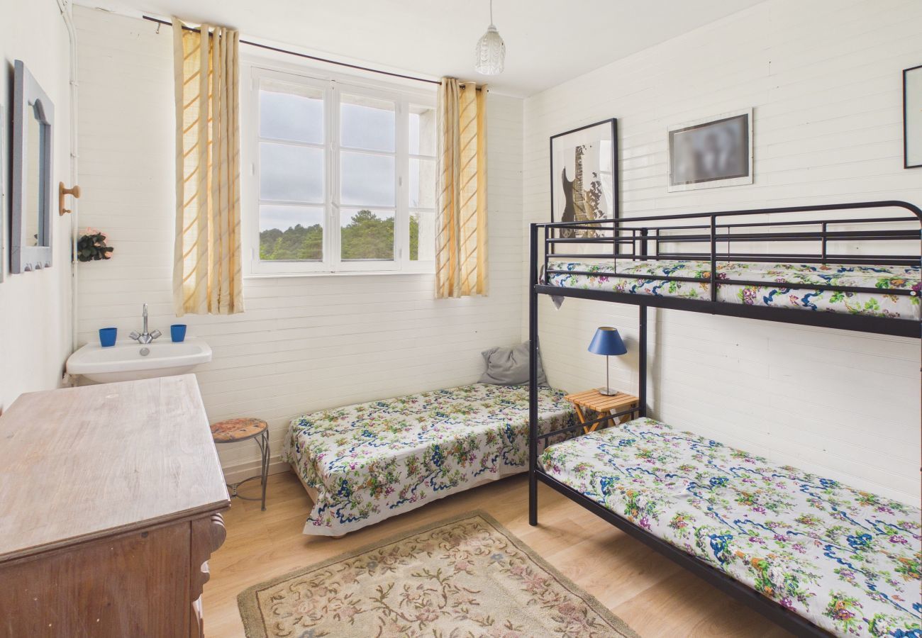 Gîte Rural à Fanlac - Gîte typique pour 11 avec piscine et jardin