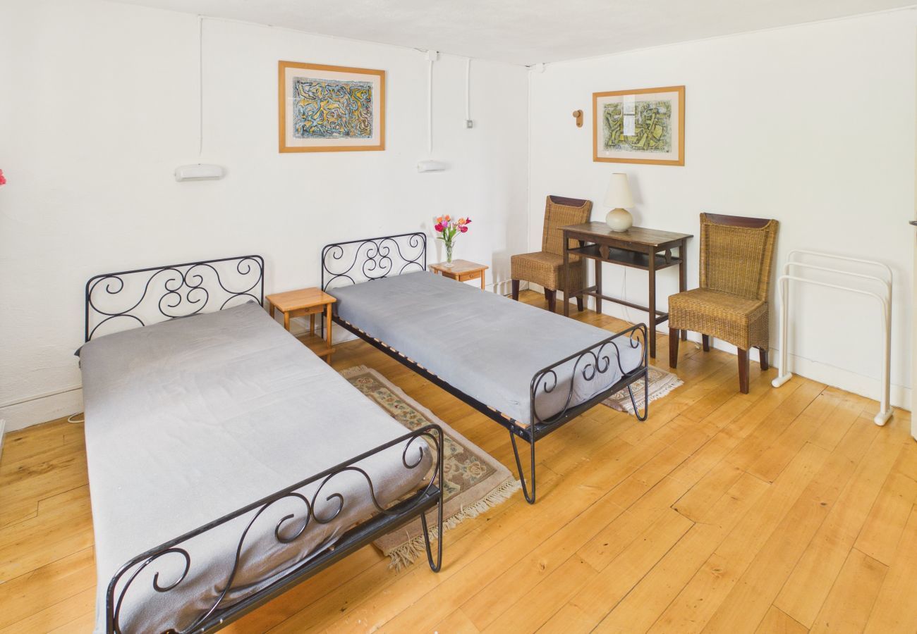 Gîte Rural à Fanlac - Gîte typique pour 11 avec piscine et jardin