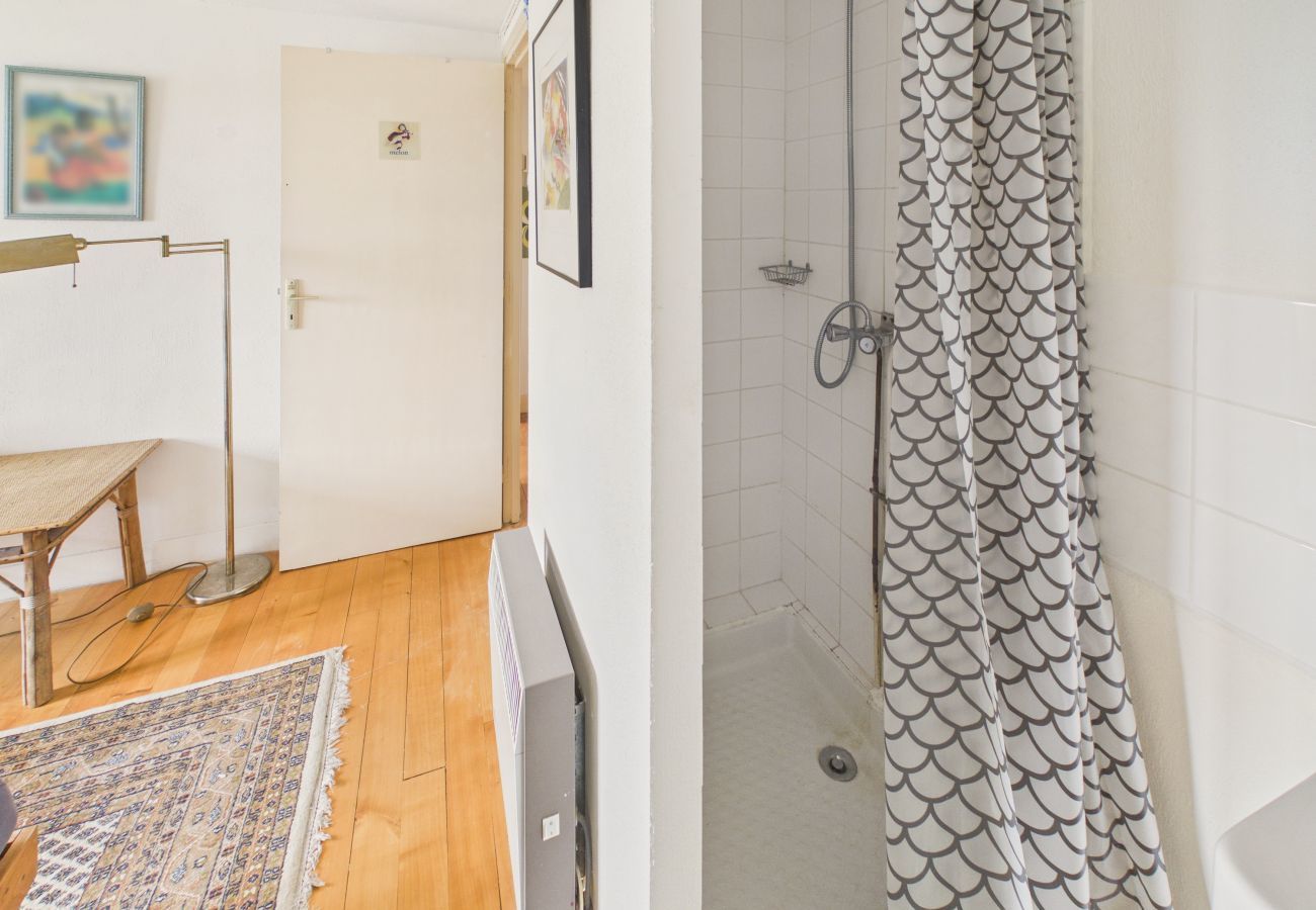 Gîte Rural à Fanlac - Gîte typique pour 11 avec piscine et jardin