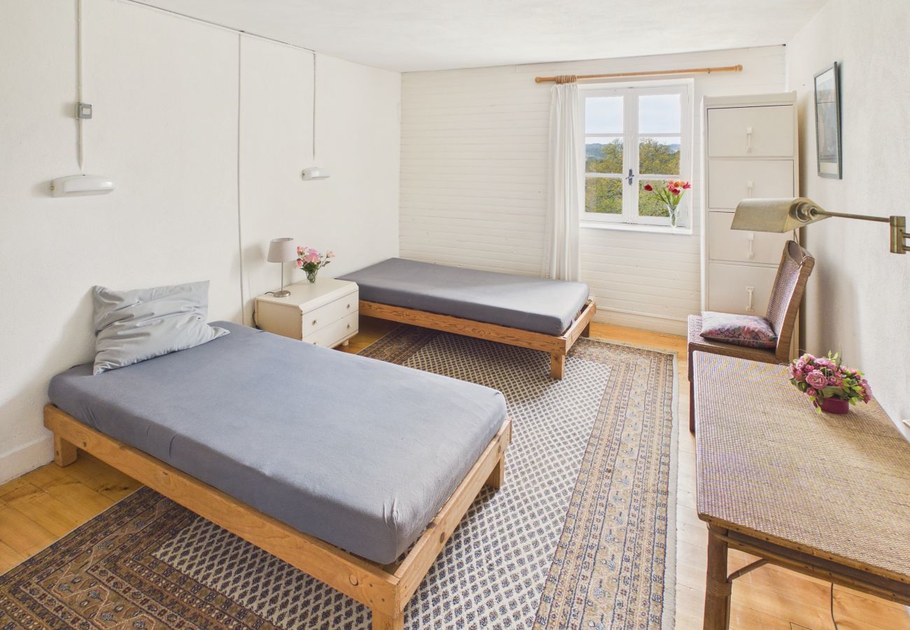 Gîte Rural à Fanlac - Gîte typique pour 11 avec piscine et jardin