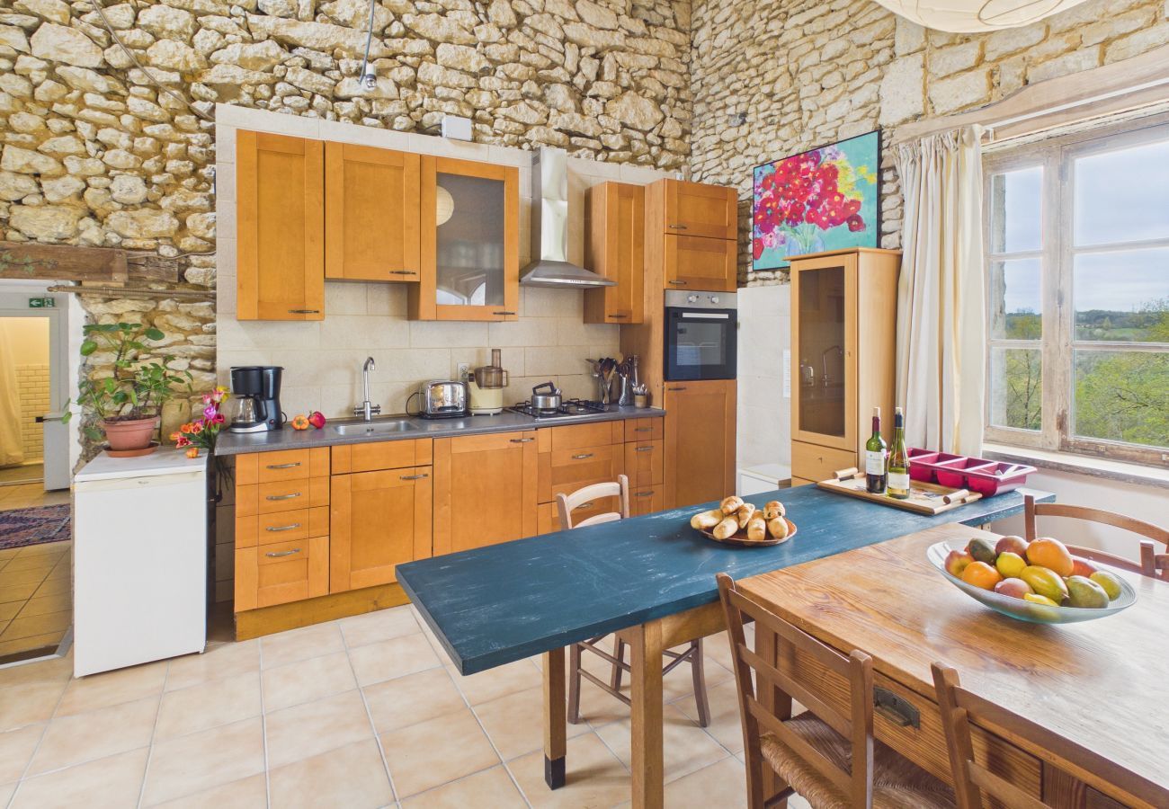 Gîte Rural à Fanlac - Gîte typique pour 11 avec piscine et jardin