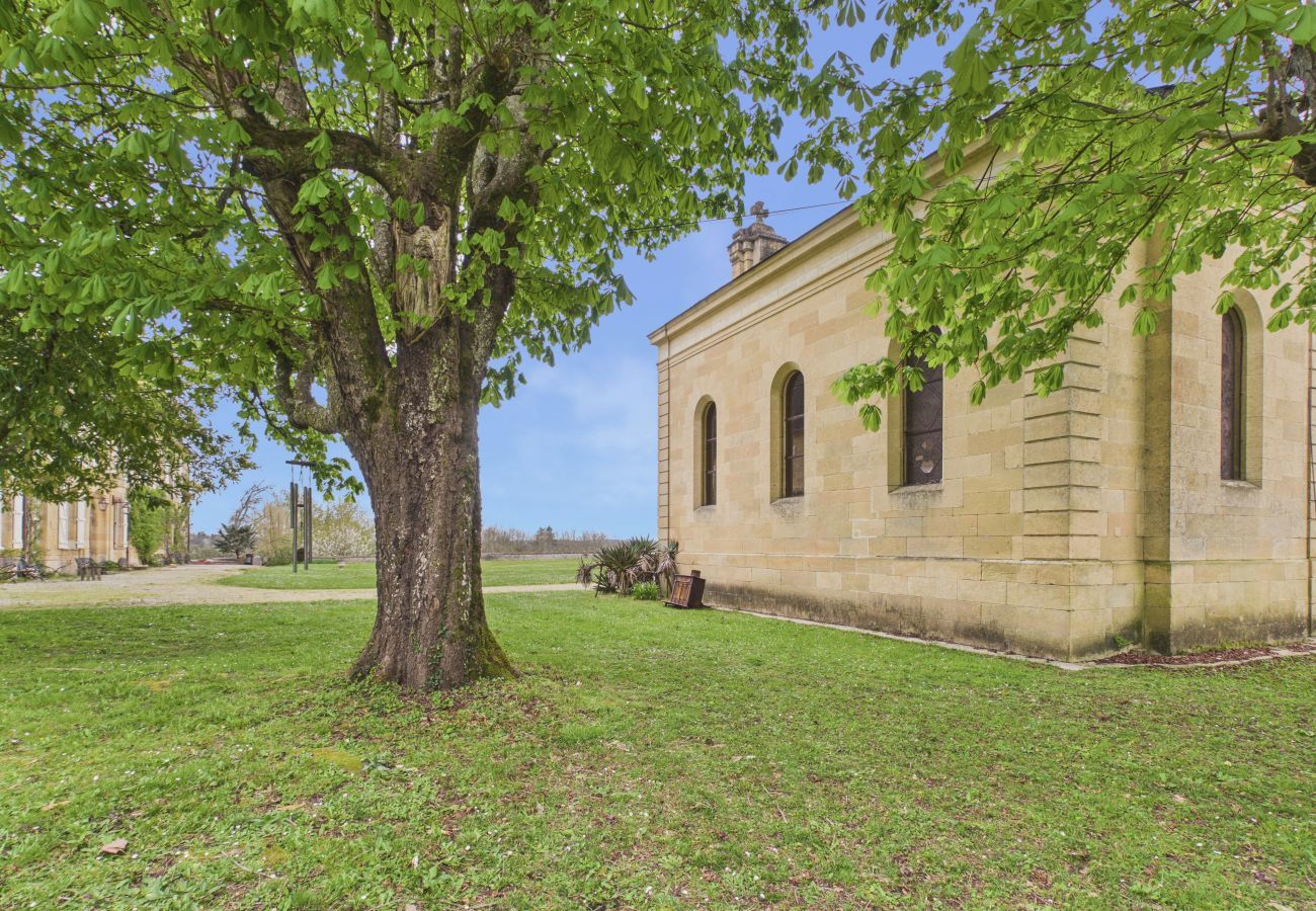Gîte Rural à Fanlac - Gîte typique pour 11 avec piscine et jardin