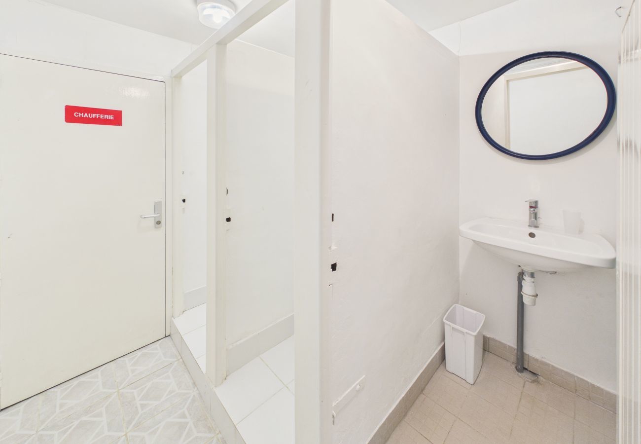 Gîte Rural à Fanlac - Maison avec grande terrasse et jardin pour 9