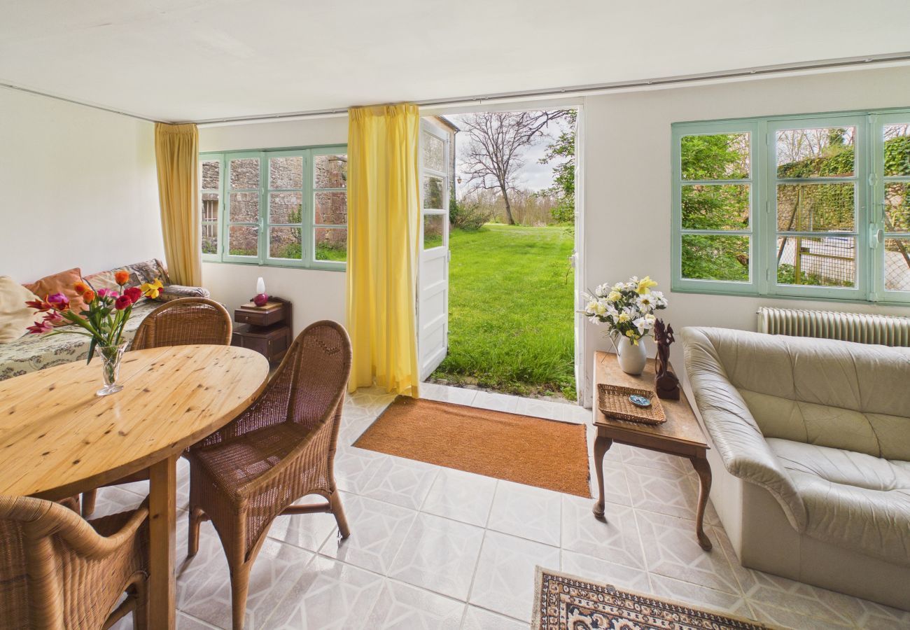 Gîte Rural à Fanlac - Maison avec grande terrasse et jardin pour 9