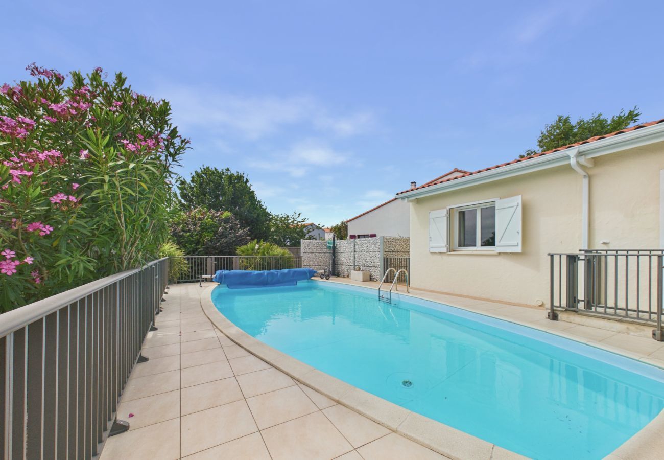 Maison à Les Sables-d´Olonne - Piscine, jardin et barbecue, maison pour 8