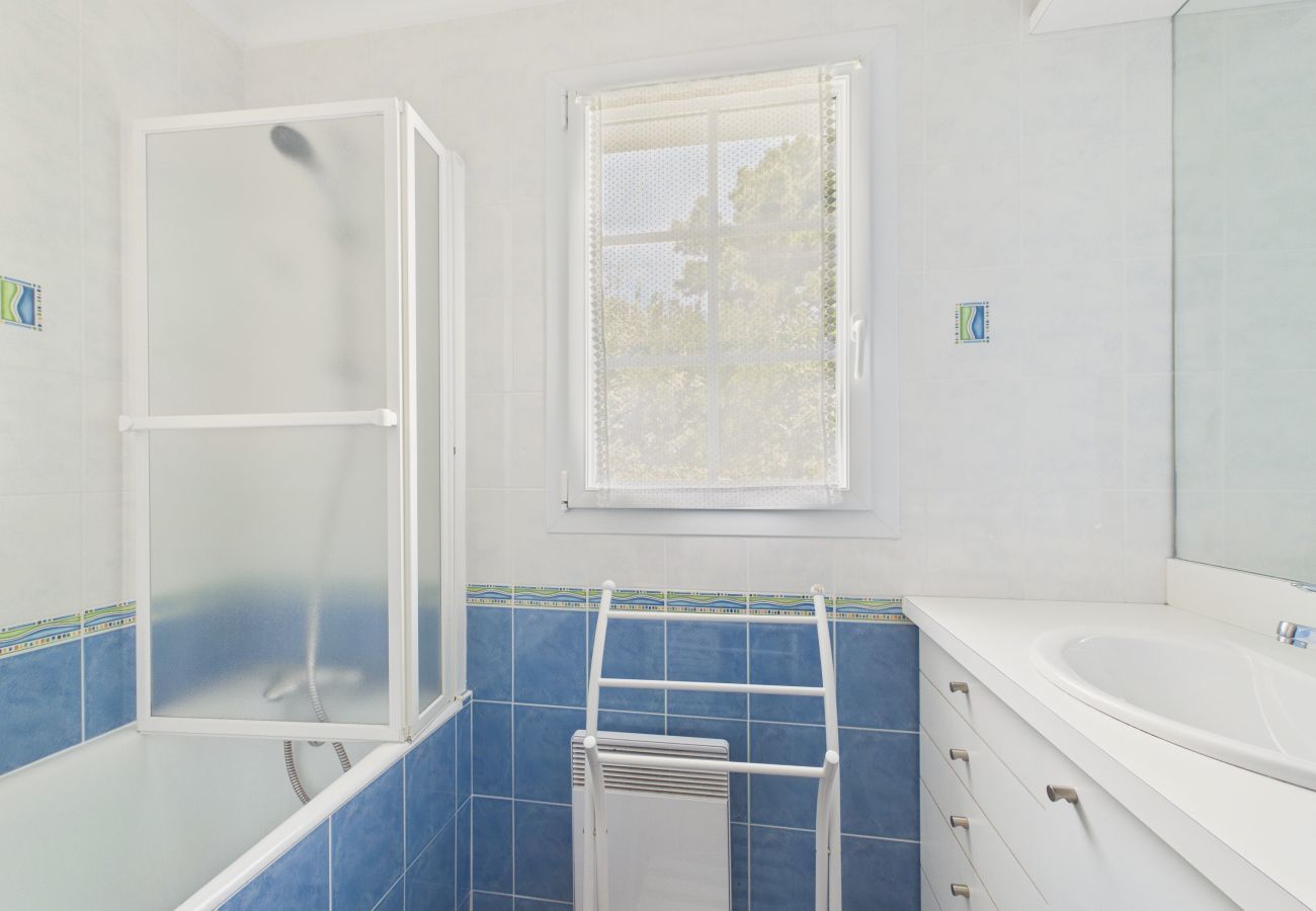 Maison à Barbâtre - Séjour pour 8 avec piscine, mer à 300 m