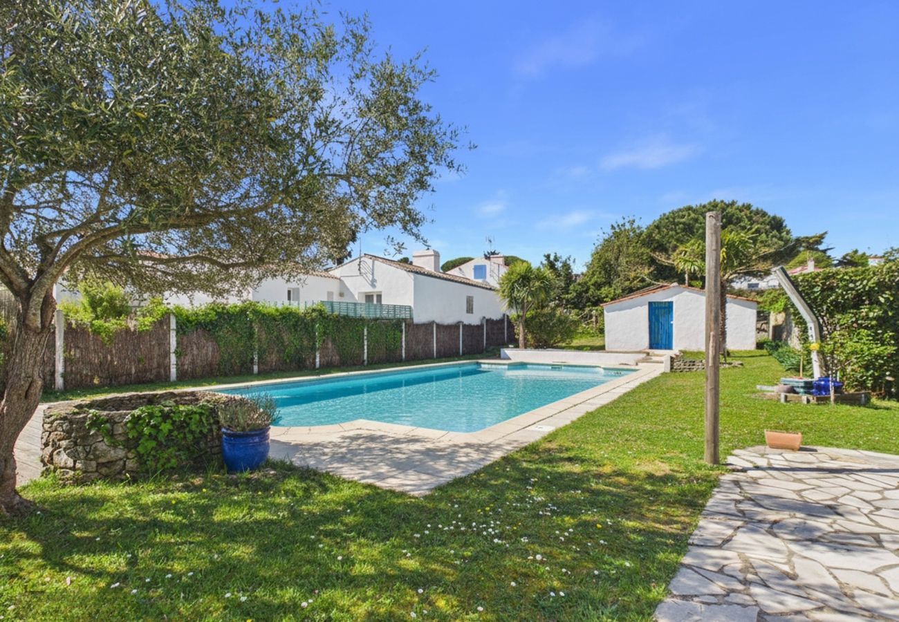 Maison à Barbâtre - Séjour pour 8 avec piscine, mer à 300 m