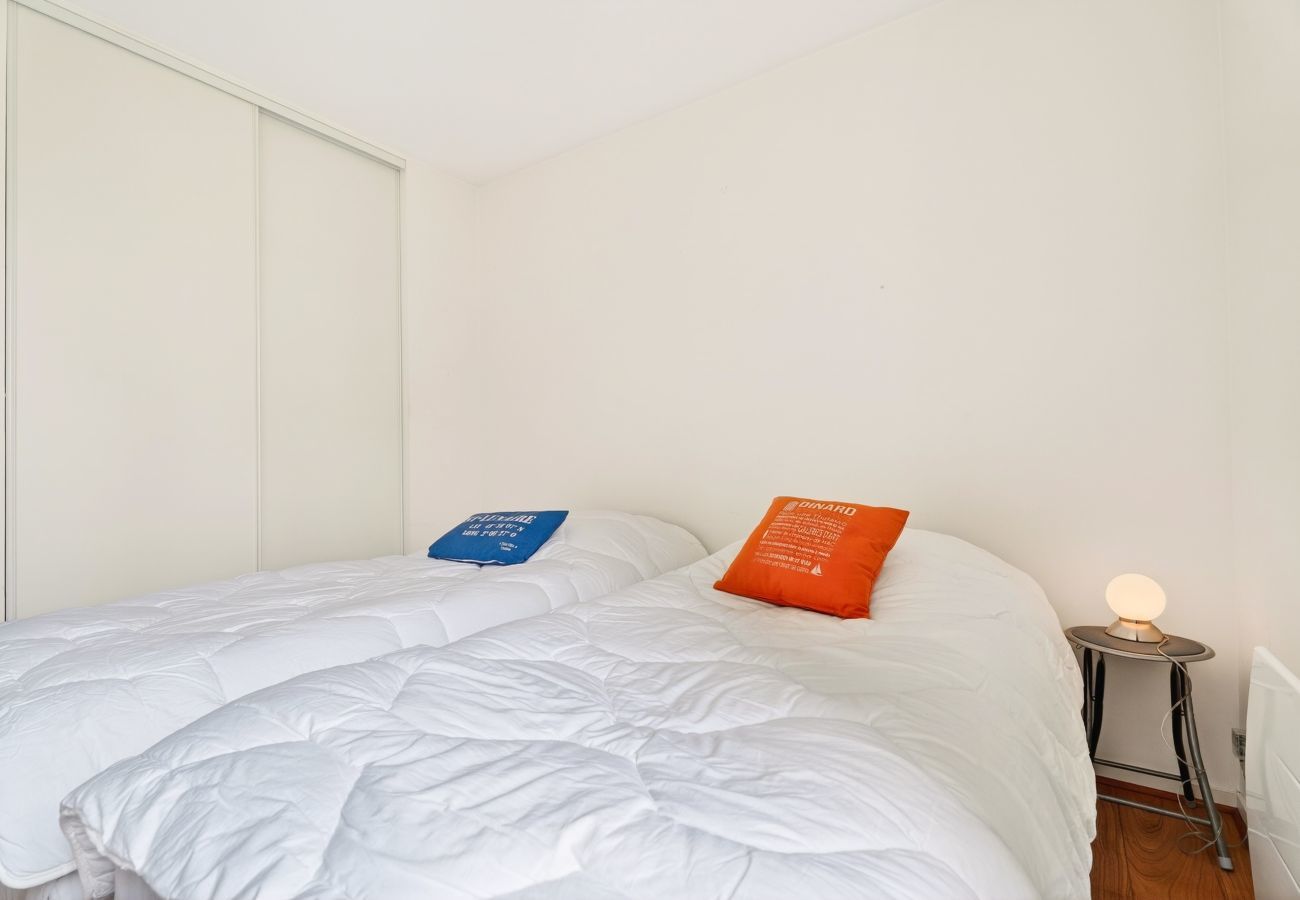 Appartement à Dinard - Appart.pour 4, piscine commune, plage à 700 m