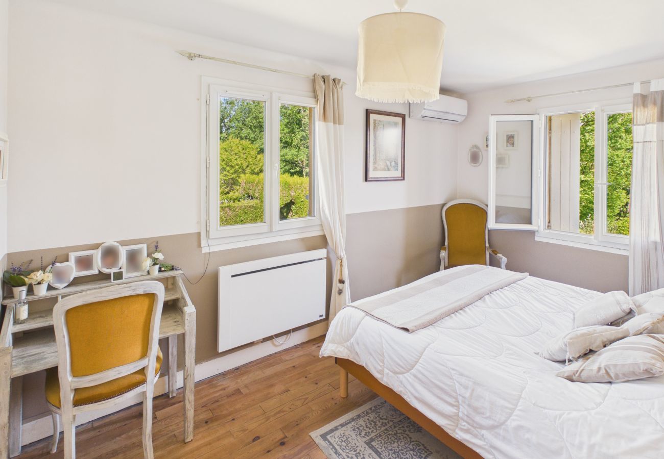 Maison à Proissans - Charmante maison familiale avec piscine pour 7