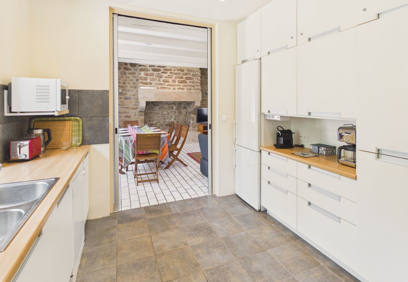 Maison mitoyenne à Plobannalec-Lesconil - 7 adultes/1 enfant - Charmante maison avec jardin