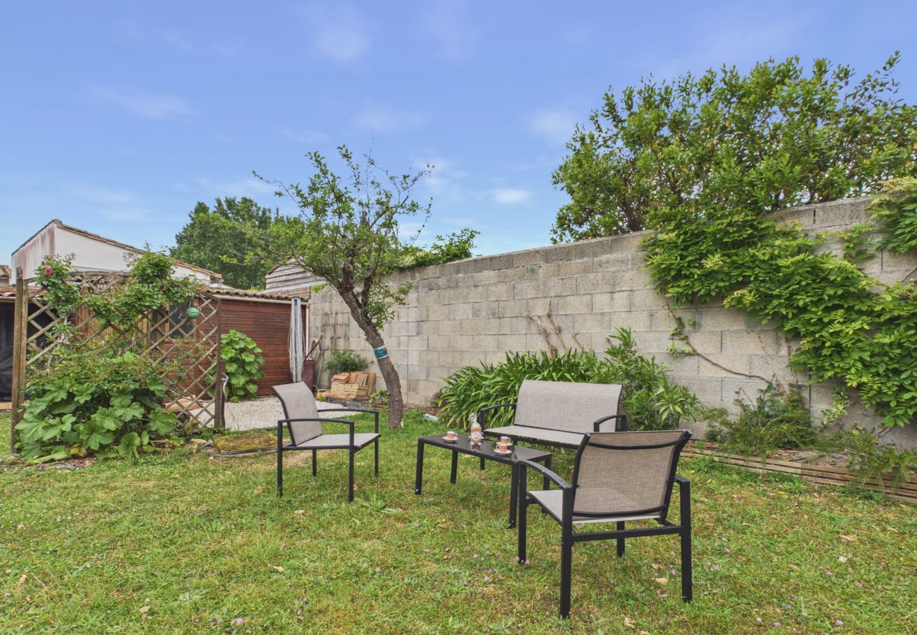 Maison à Les Portes-en-Ré - Les portes - Maison pour 4 - jardin arboré