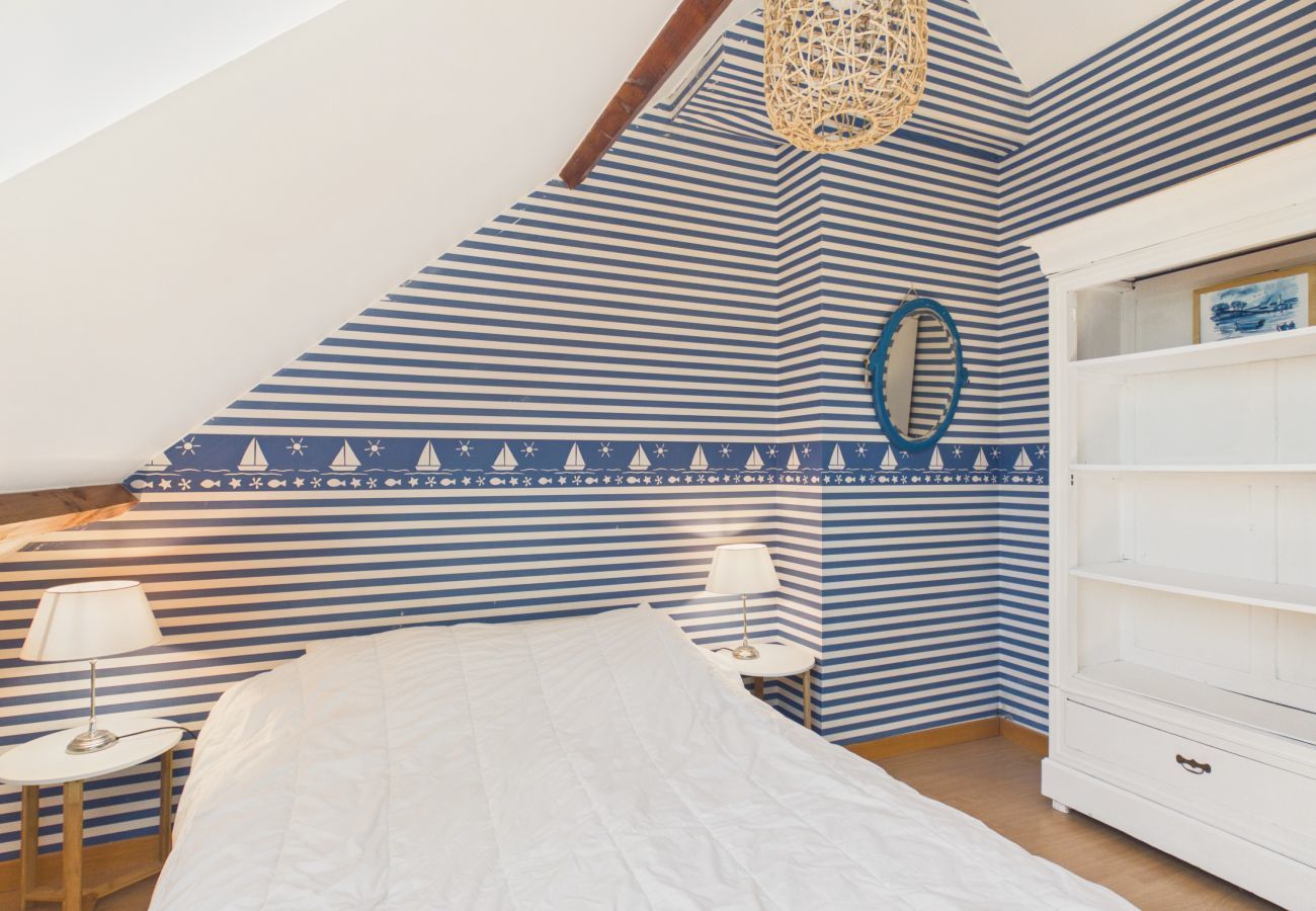 Maison à Arzon - 950m de plage, grande maison pour 12 avec jardin 