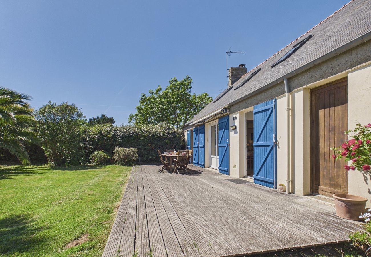 Maison à Arzon - 950m de plage, grande maison pour 12 avec jardin 