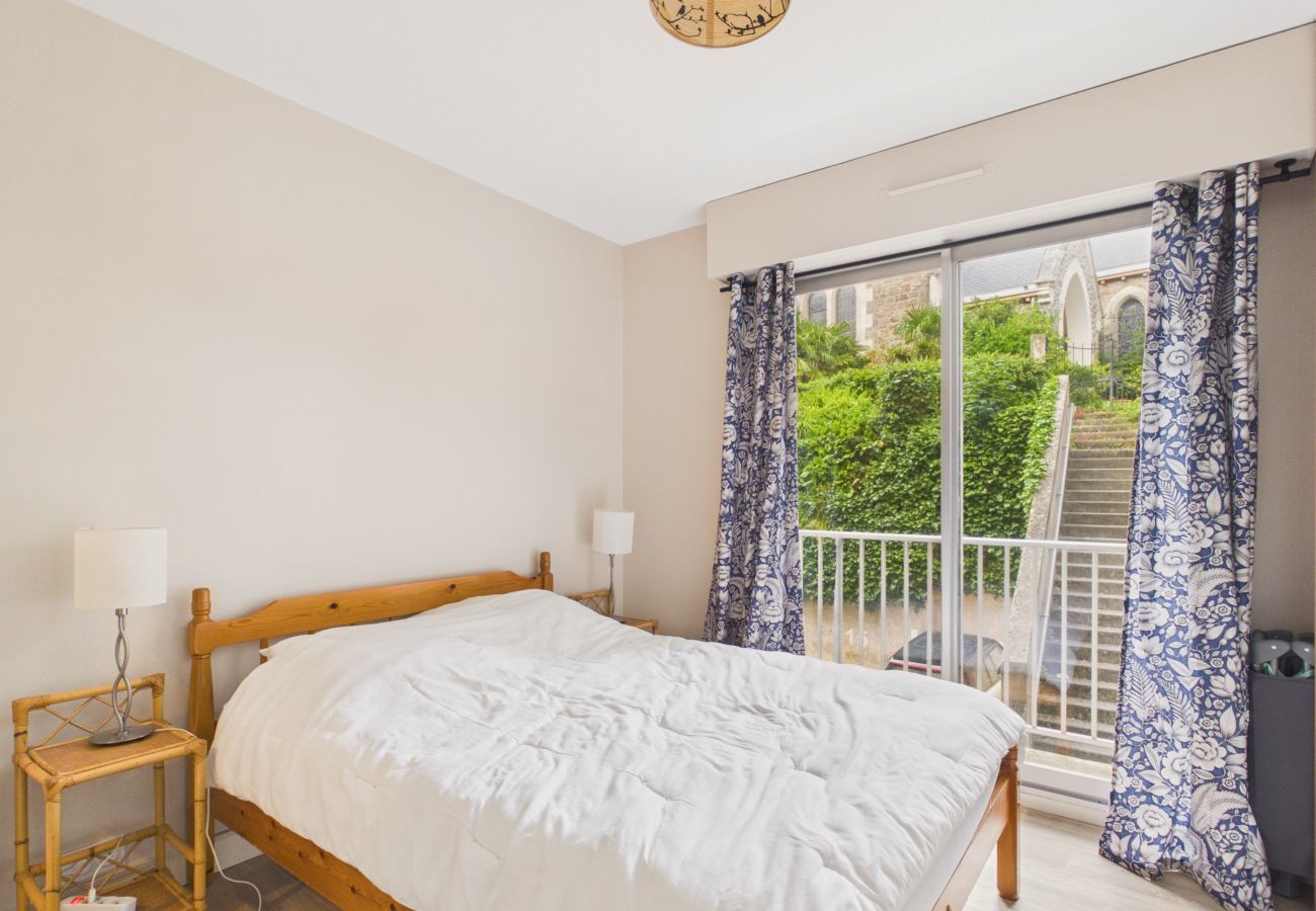 Appartement à Dinard - Plage à 150 m, appart. plein centre pour 4