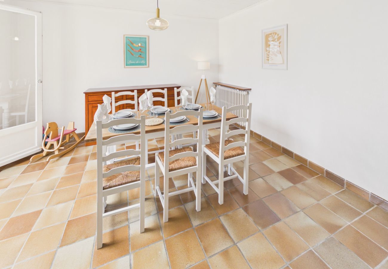 Maison à Le Guilvinec - 300 m plage -Grande maison- idéal 6 adt 1 enf 1 bb