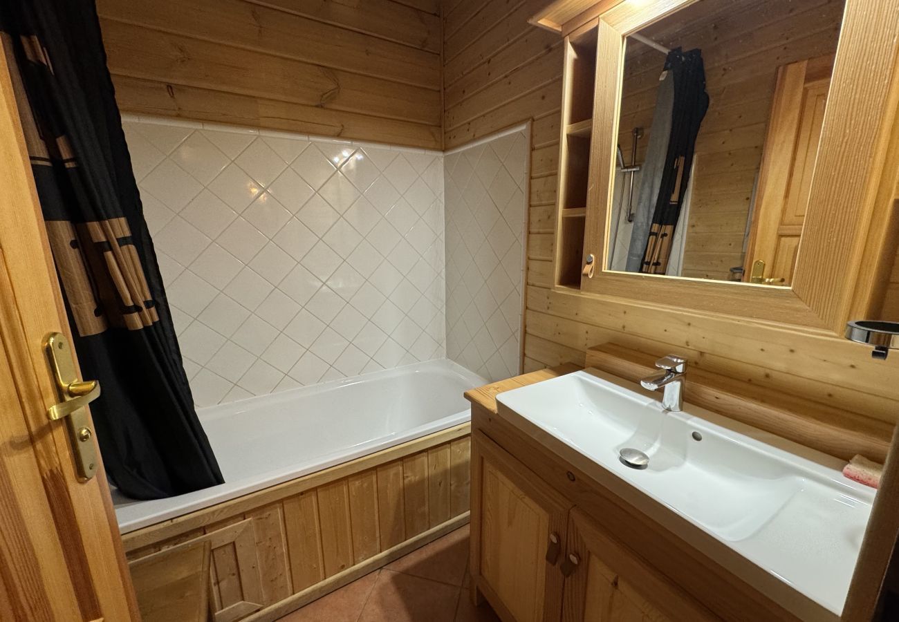 Chalet à Le Dévoluy - 250 m des pistes, chalet 10 pers & piscine commune